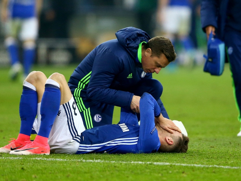 Schalke midfielder Goretzka taken to hospital