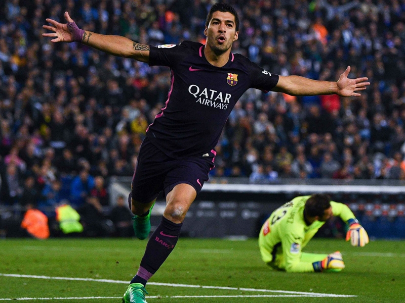 Espanyol 0 Barcelona 3: Suarez brace, Rakitic strike sends Luis Enrique's side to the top