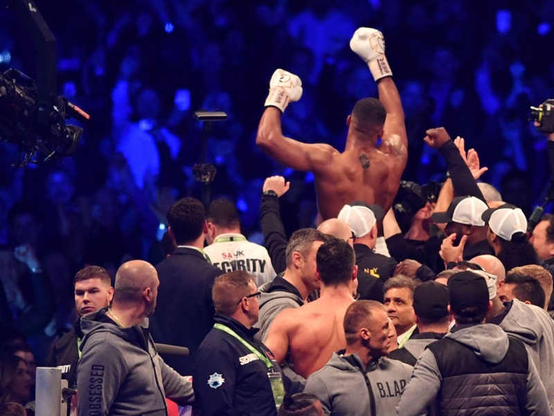 Football world reacts to Joshua's knockout win over Klitschko