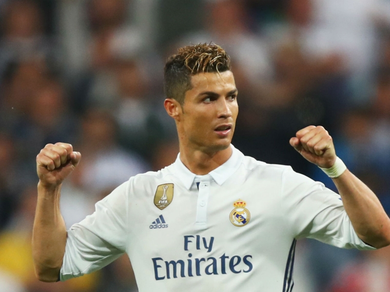 Muller lauds 'extraordinary' Ronaldo