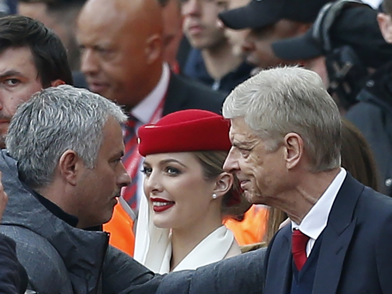 Arsenal staff munch on chocolates during win over Manchester United