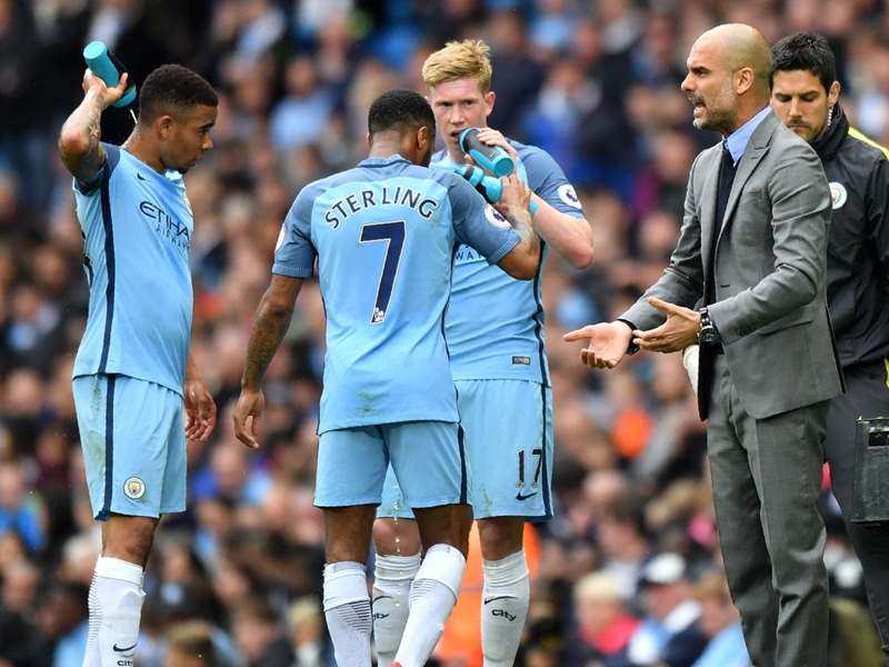 Gabriel Jesus marca de pênalti na vitória do City sobre o Leicester