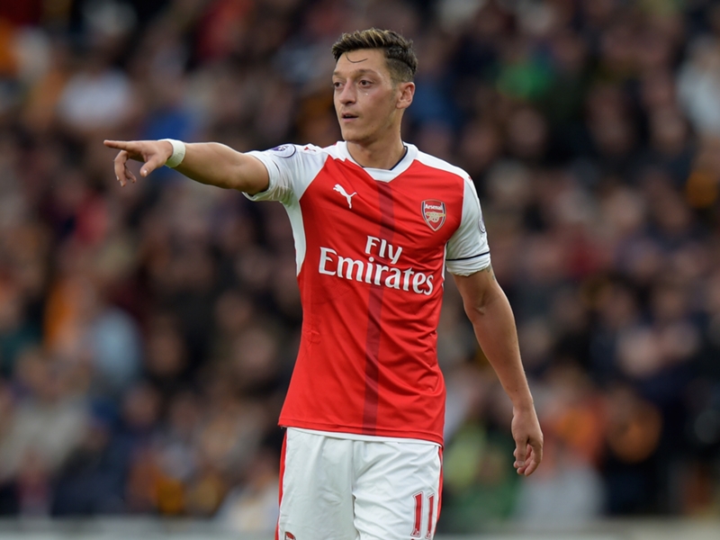Arsenal, Özil se moque de la presse anglaise