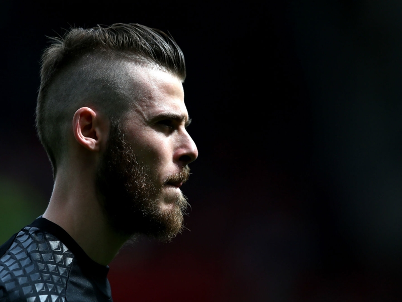 Mourinho vows to keep Madrid target De Gea at Manchester United