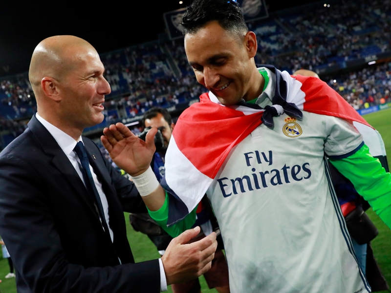 Navas shaves head in support of cancer sufferers