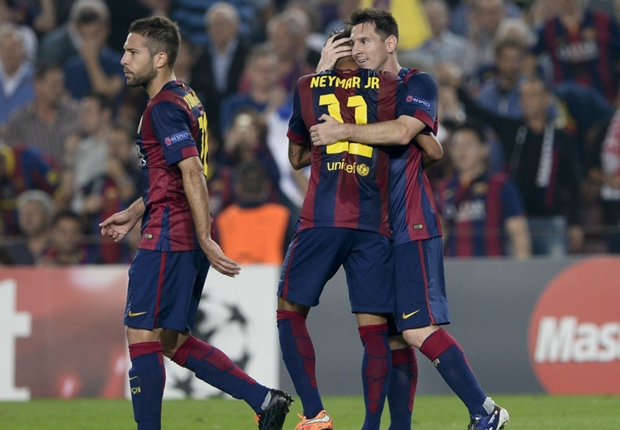 Neymar y Messi celebran el gol de La Pulga, el segundo.