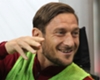 Totti sugere continuar carreira após saída da Roma