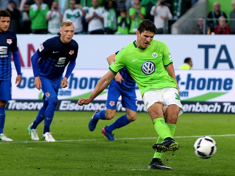 Wolfsburg 1 Eintracht Braunschweig 0: Gomez penalty earns first-leg lead