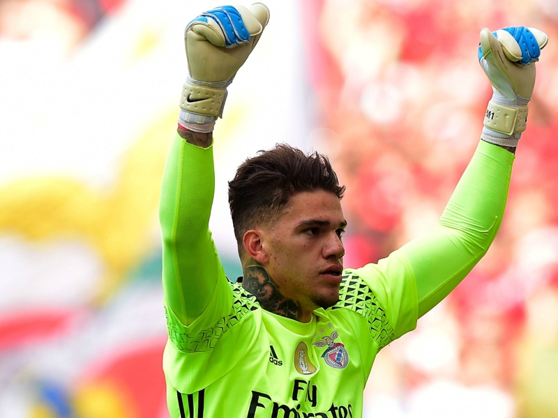 Man City close to signing Benfica's Ederson for world record fee
