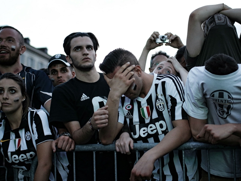 Supporters injured as railing collapses and firecrackers cause panic in Turin fan zone during Champions League final