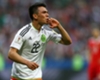 Lozano mostró la huella de la patada que recibió de Akinfeev