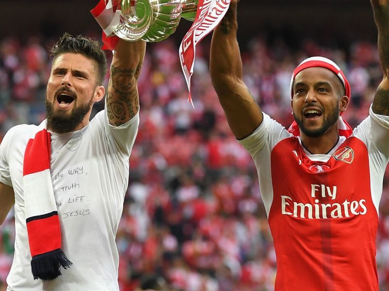 West Ham eye Arsenal duo Giroud and Walcott