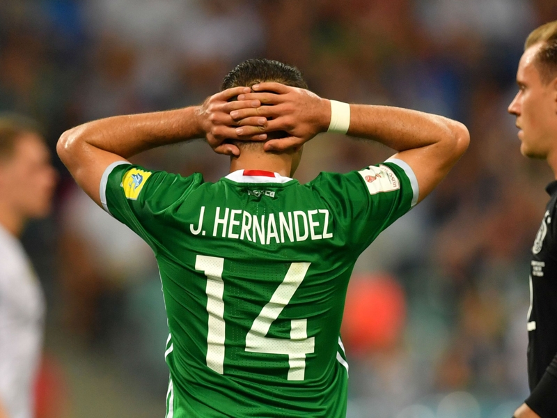 Chicharito won't wear No. 14 at West Ham