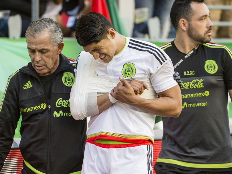 Chivas forward Alan Pulido injury to keep him out more than four months