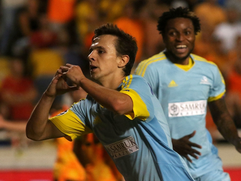 Valencia bolster midfield ranks with Maksimovic