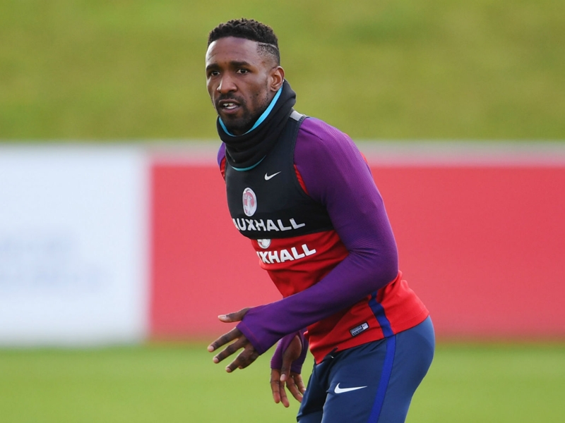 Defoe keen to learn from Howe as striker eyes management