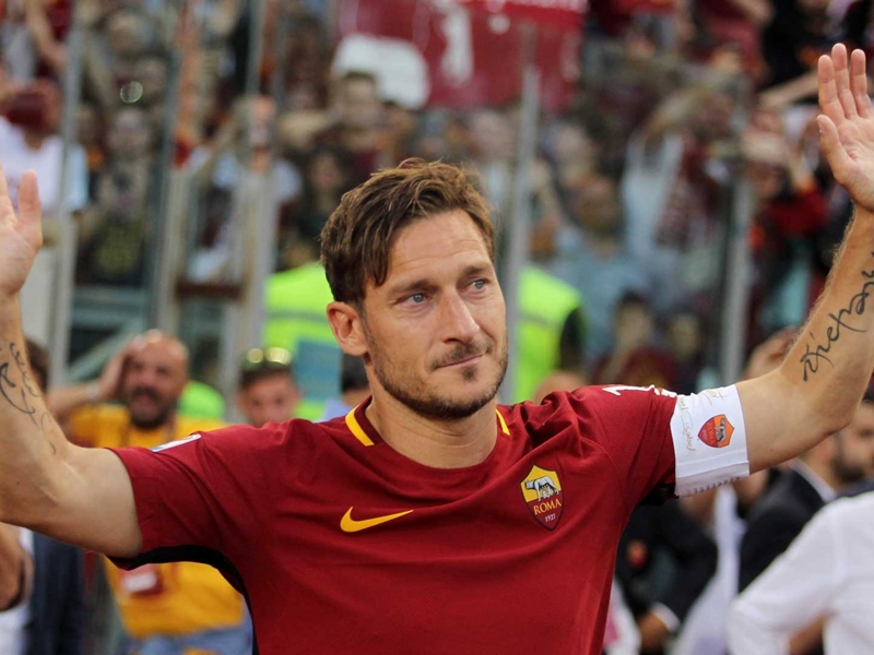 Pas de Japon ou d'USA, Francesco Totti annonce rester à la Roma comme dirigeant
