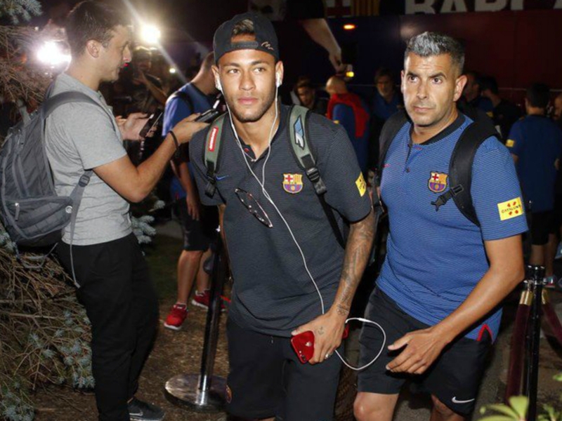PSG target Neymar and Barca arrive in New York