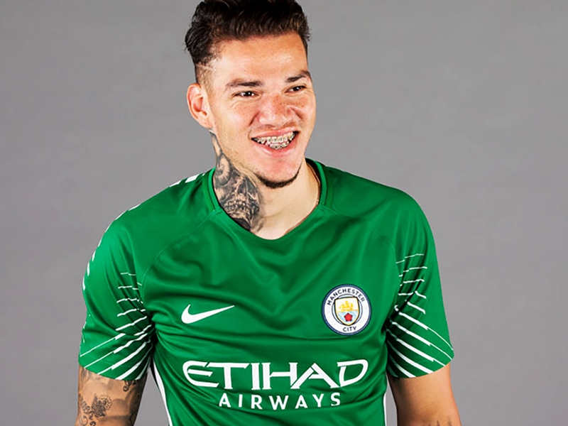 Guardiola praises Ederson's freakishly long goal kicks