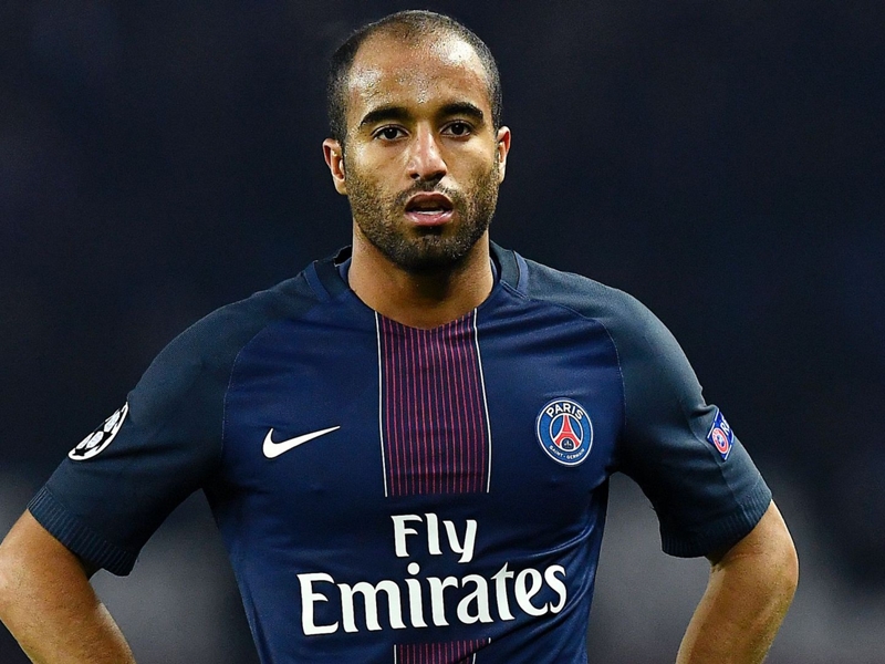 Lucas Moura travels to London to complete £25m Tottenham move