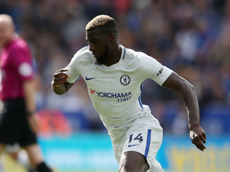 Chelsea star Bakayoko escapes injury after crashing car