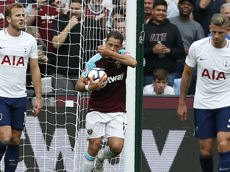 Moyes praises Chicharito as transfer rumors swirl