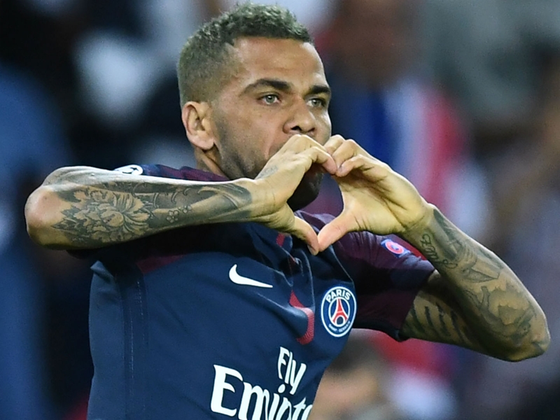 دانييل ألفيش عن نقل السوبر كلاسيكو لمدريد: هذا عار على كرة القدم دانييل ألفيش عن نقل السوبر كلاسيكو لمدريد: هذا عار على كرة القدم