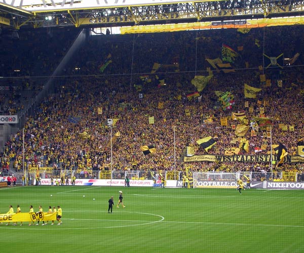 Die besten Choreos der „Gelben Wand“