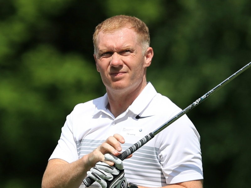 Manchester United great Scholes interviewed for Oldham job