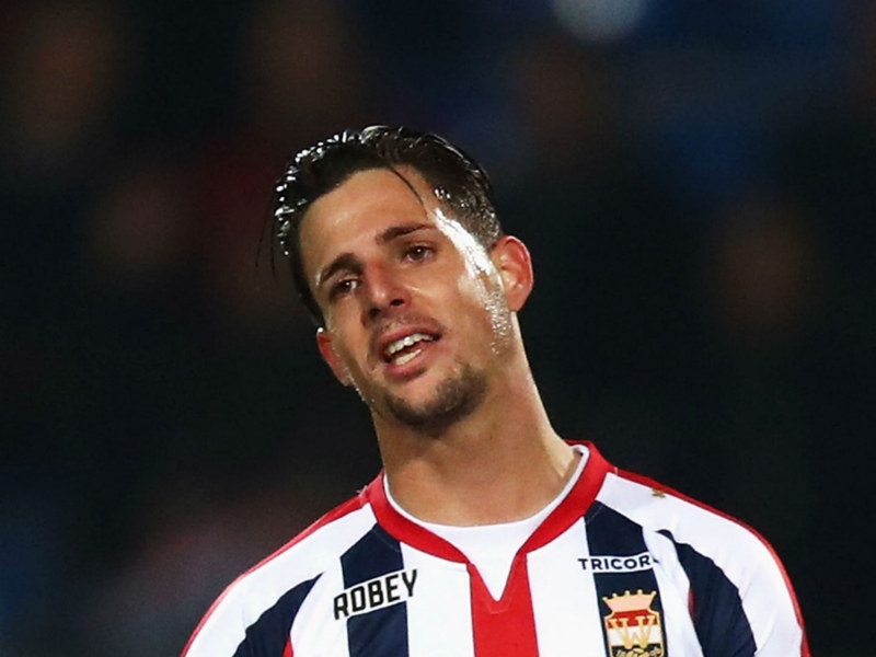 Willem II fans pay touching tribute to Fran Sol after undergoing operation to remove tumour