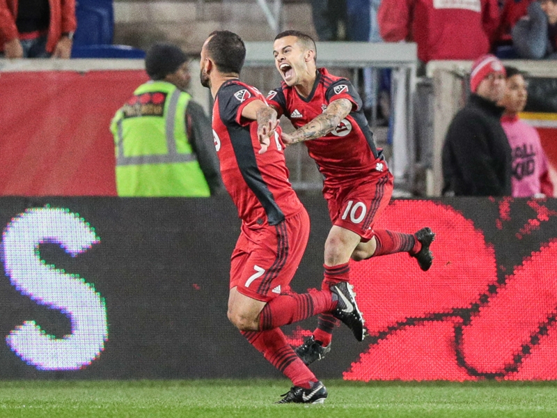 Giovinco magic leads Toronto past Red Bulls in first leg