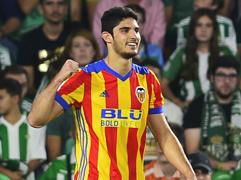 Vidéo - Valence-Deportivo La Corogne, le but de Guedes sur une bourde du gardien
