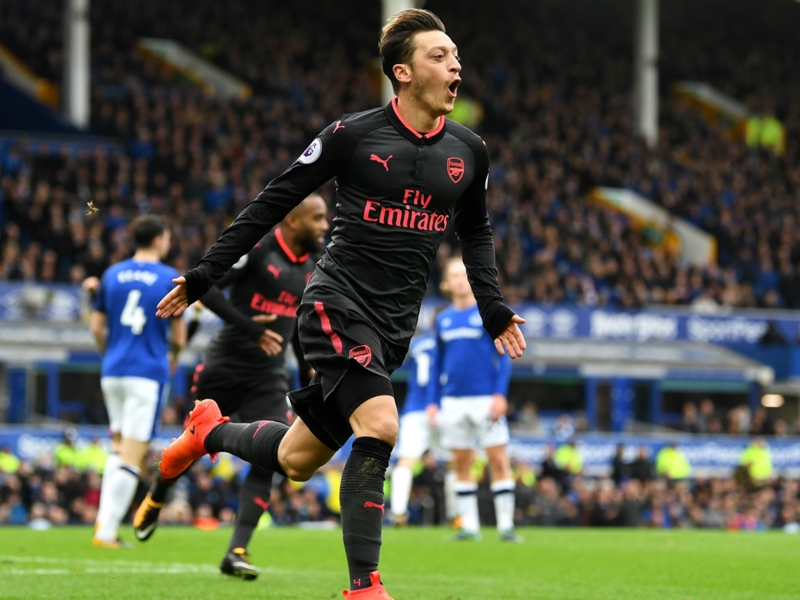 Wenger: Ozil can match City's stars