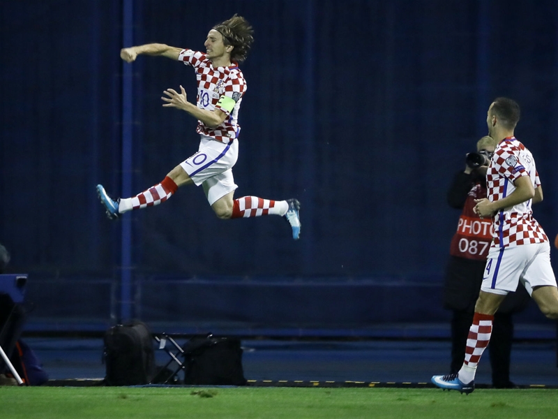 Croatia 4 Greece 1: Kalinic leads play-off rout in Zagreb