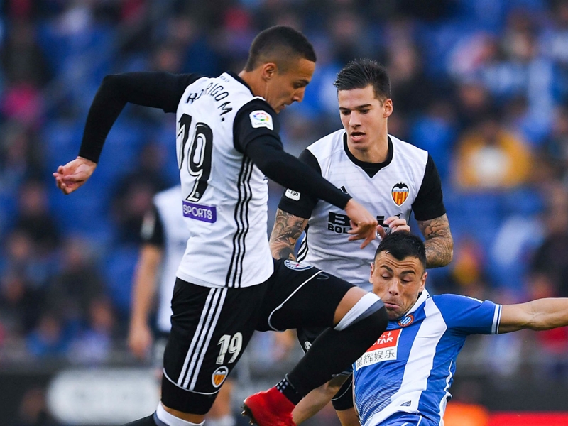 Rodrigo commits to Valencia until 2022