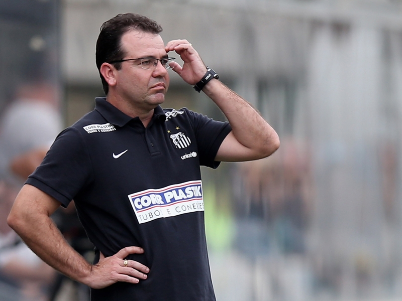 Santos treina com Ricardo Oliveira na vaga de Thiago Ribeiro Santos treina com Ricardo Oliveira na vaga de Thiago Ribeiro