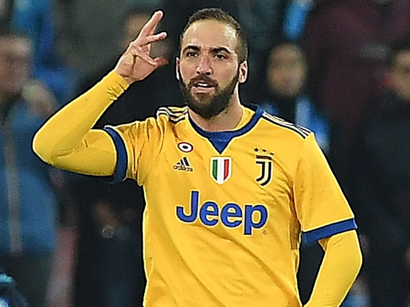 Heroic Higuain plays through the pain to down Napoli again
