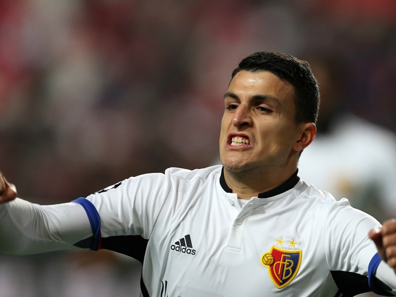 Benfica 0 Basel 2: Elyounoussi and Oberlin headers send Swiss champions through