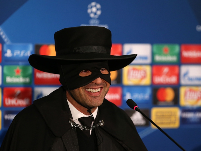 Shakhtar manager Fonseca dons Zorro mask in press conference