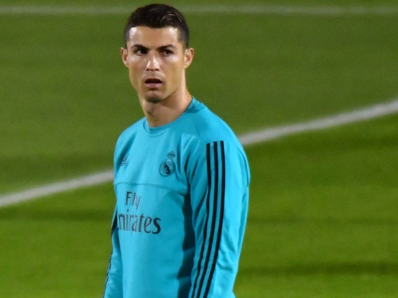 Video: Ronaldo scores diving header but hurts shoulder