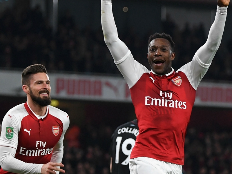 Welbeck fires Arsenal into semi-finals over West Ham