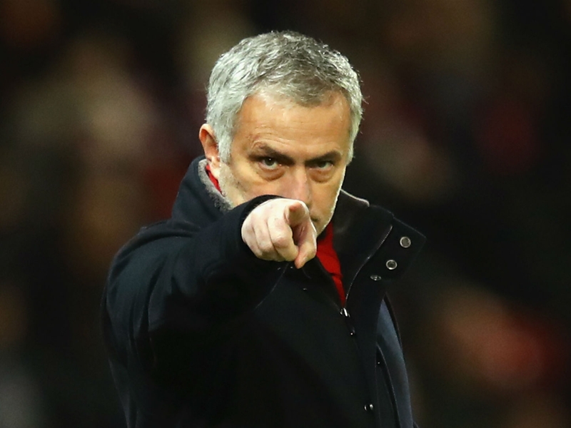 Mourinho questions referee Pawson's 'disappointing' non-penalty call