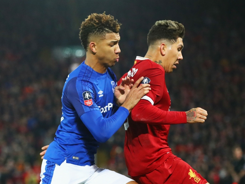 Klopp hits out at Holgate for push on Firmino