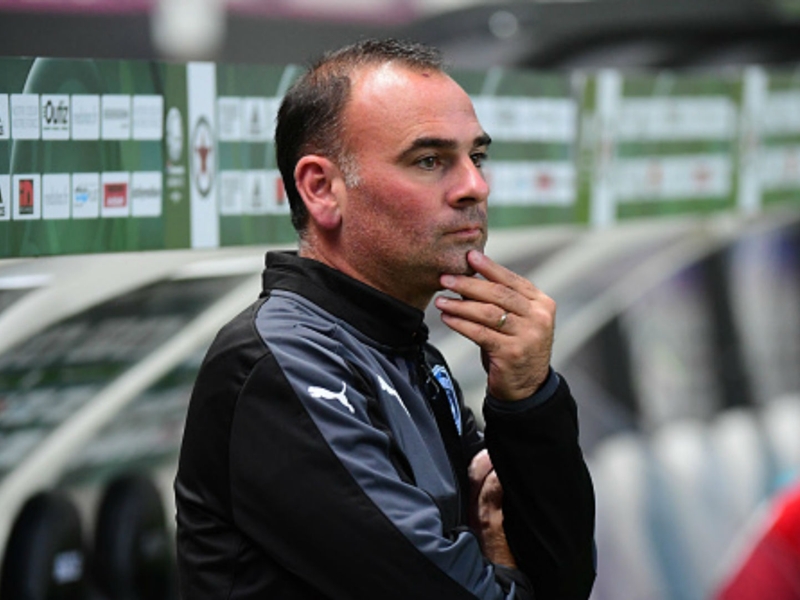 Denis Renaud prolonge son contrat à Niort Denis Renaud prolonge son contrat à Niort