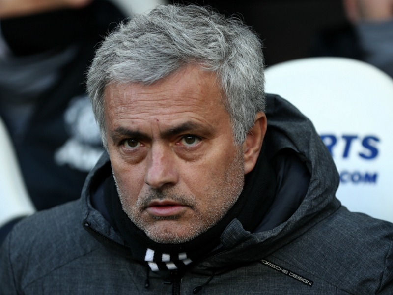 Mourinho: Manchester United will sign a midfielder