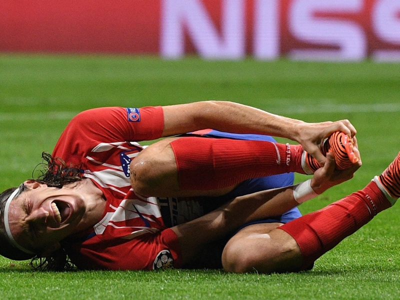 Atleti boss Simeone worried about Filipe Luis injury