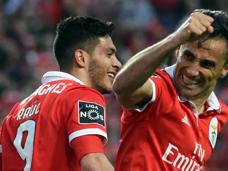 Mexicans Abroad Minute: Raul Jimenez's rabona assist, Marco Fabian's minutes for Frankfurt highlight weekend