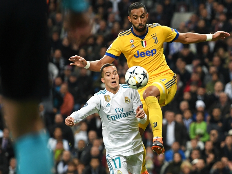 It was a penalty, Benatia knocked me down - Vazquez