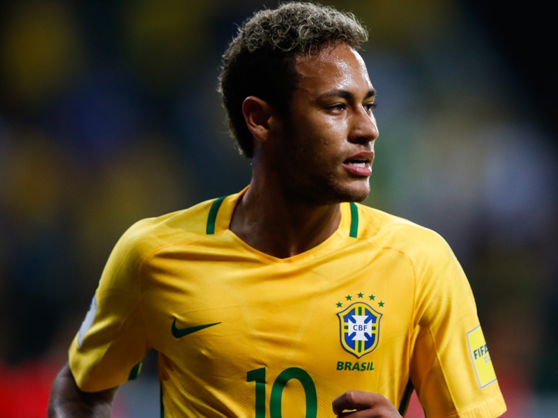 Pelé en est certain, Neymar sera en "grande forme" pour la Coupe du Monde en Russie