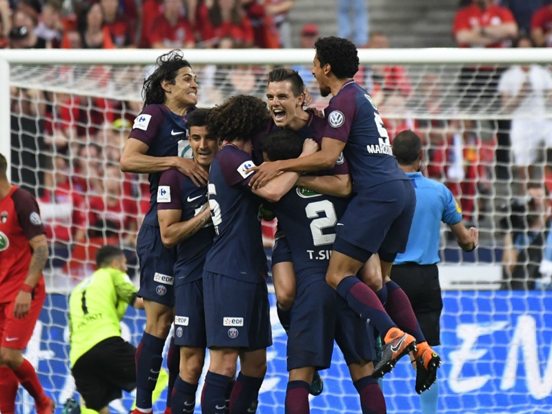 Les Herbiers 0 Paris Saint-Germain 2: Lo Celso and Cavani seal PSG treble